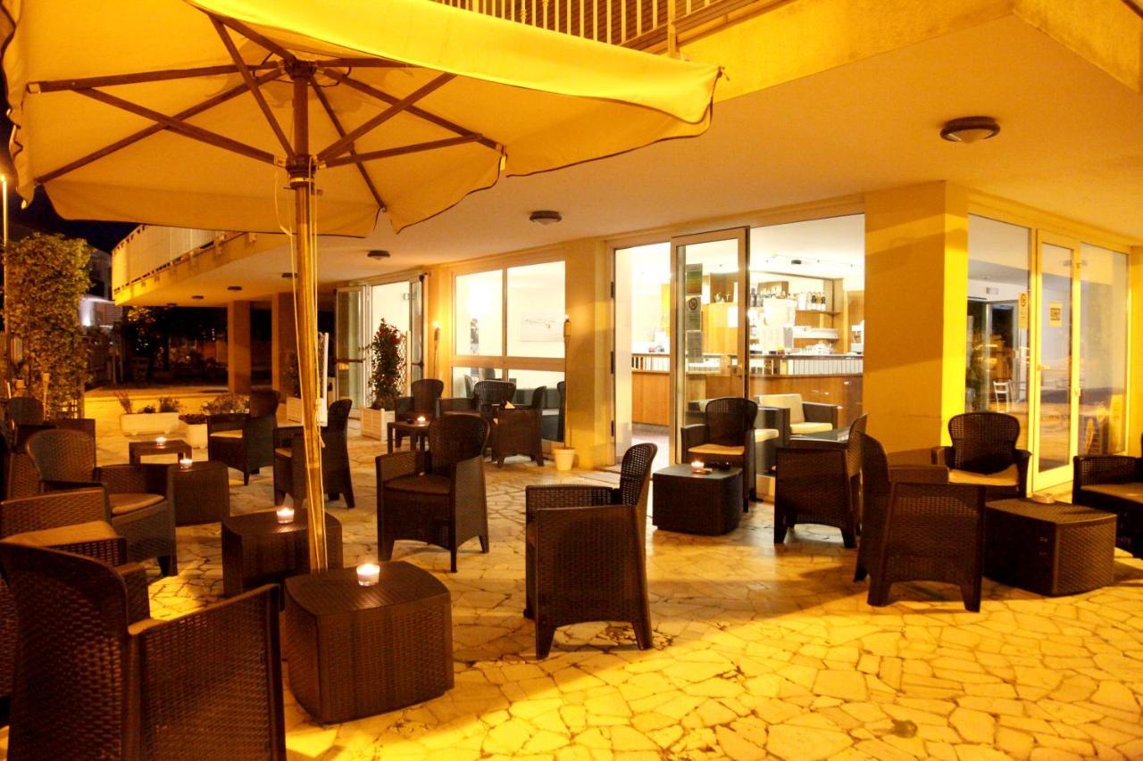 Hotel Alfa Anche In All Inclusive Rímini Exterior foto